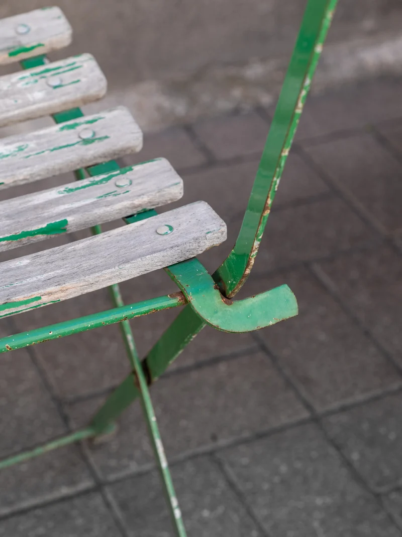 Claude, la paire de chaises de jardin vertes en bois et métal N°1592