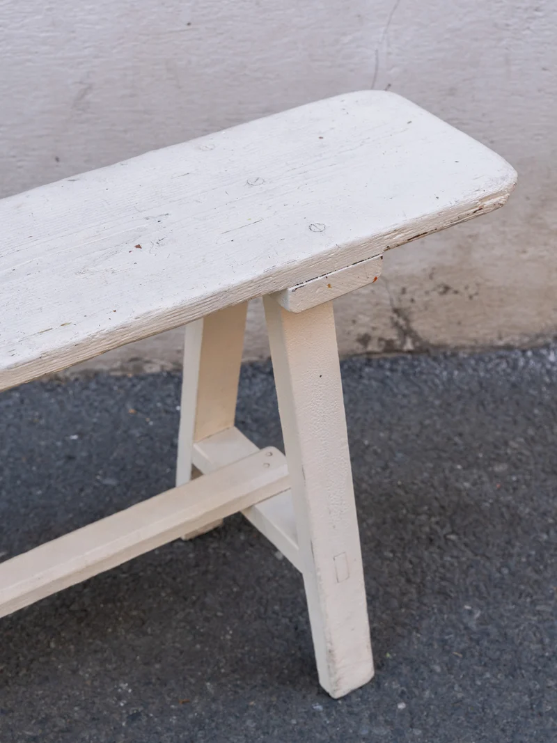 Antoine, le banc en bois blanc N°513