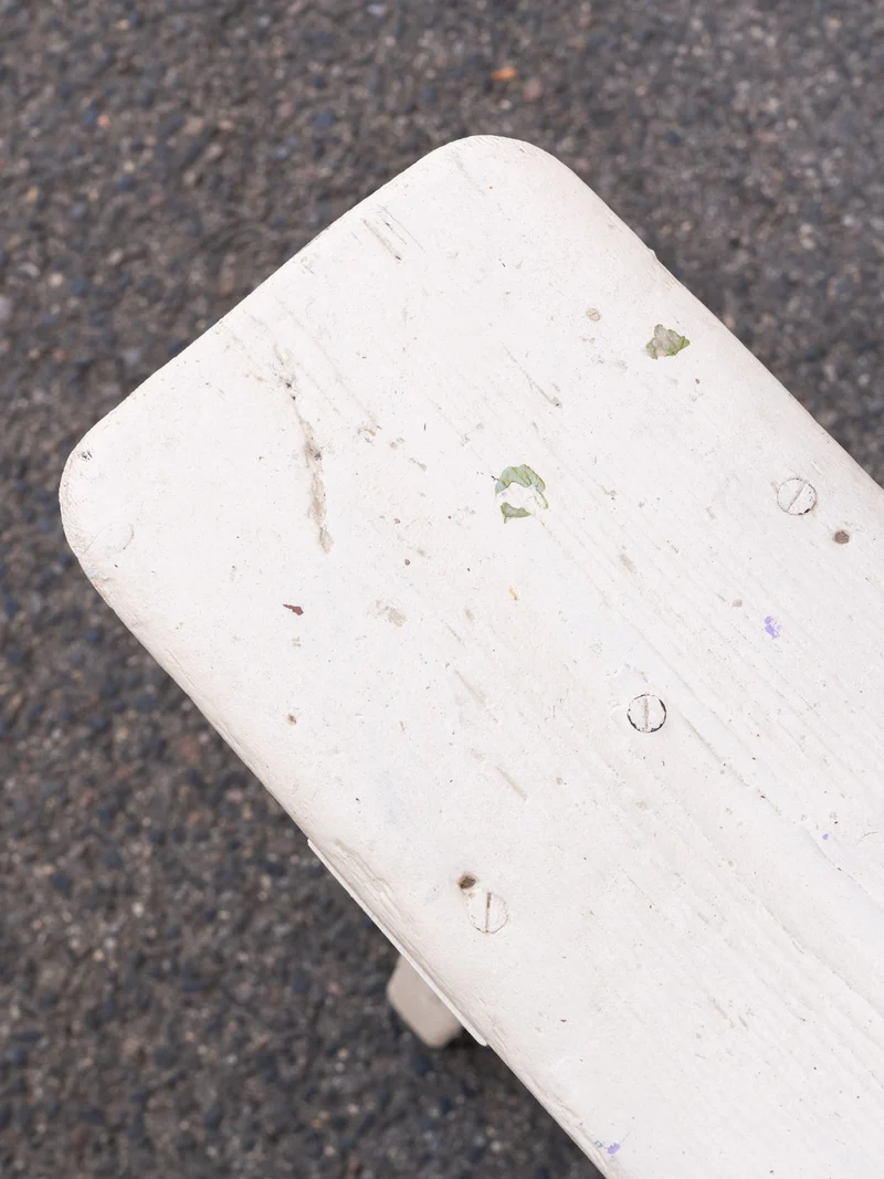 Antoine, le banc en bois blanc N°513