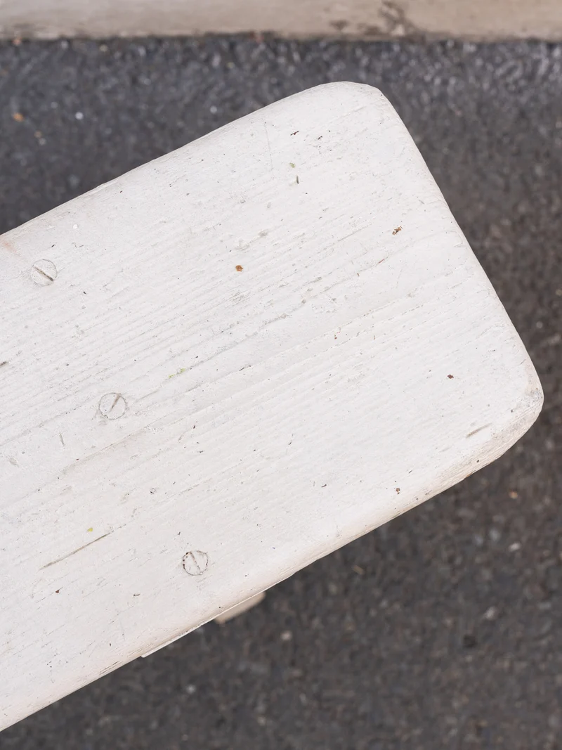 Antoine, le banc en bois blanc N°513