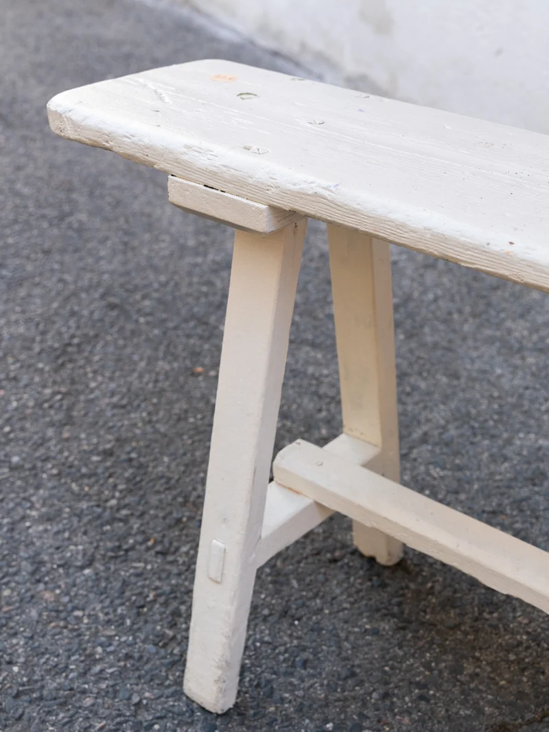 Antoine, le banc en bois blanc N°513