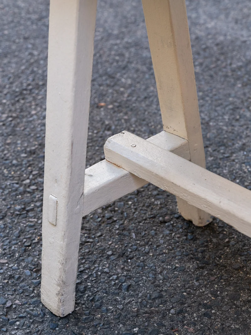 Antoine, le banc en bois blanc N°513