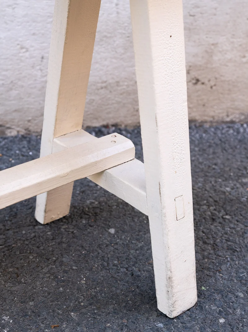 Antoine, le banc en bois blanc N°513