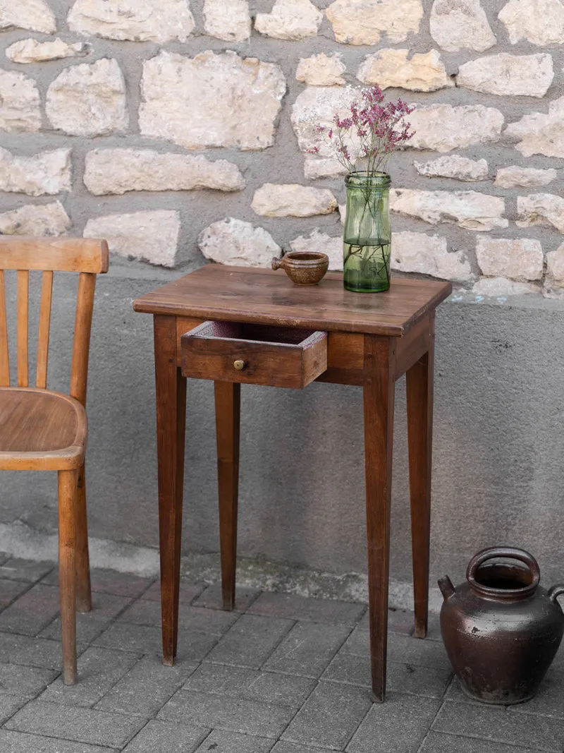 Francine, la table d'appoint en bois foncé N°1544