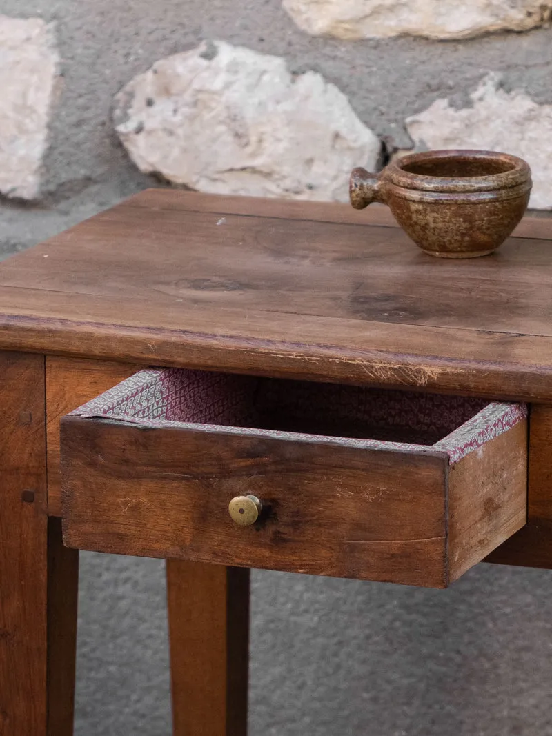Francine, la table d'appoint en bois foncé N°1544