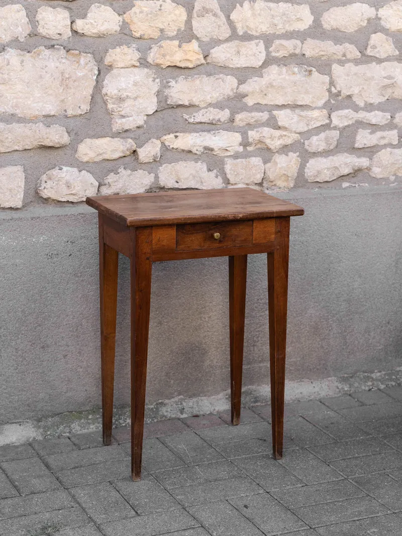 Francine, la table d'appoint en bois foncé N°1544