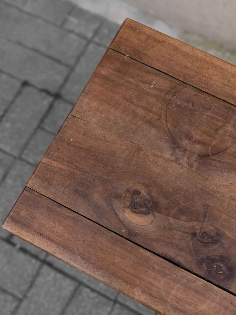 Francine, la table d'appoint en bois foncé N°1544
