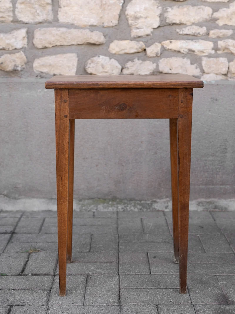 Francine, la table d'appoint en bois foncé N°1544