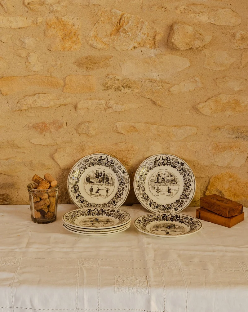 Antoinette, le lot de 7 assiettes à dessert en porcelaine N°340