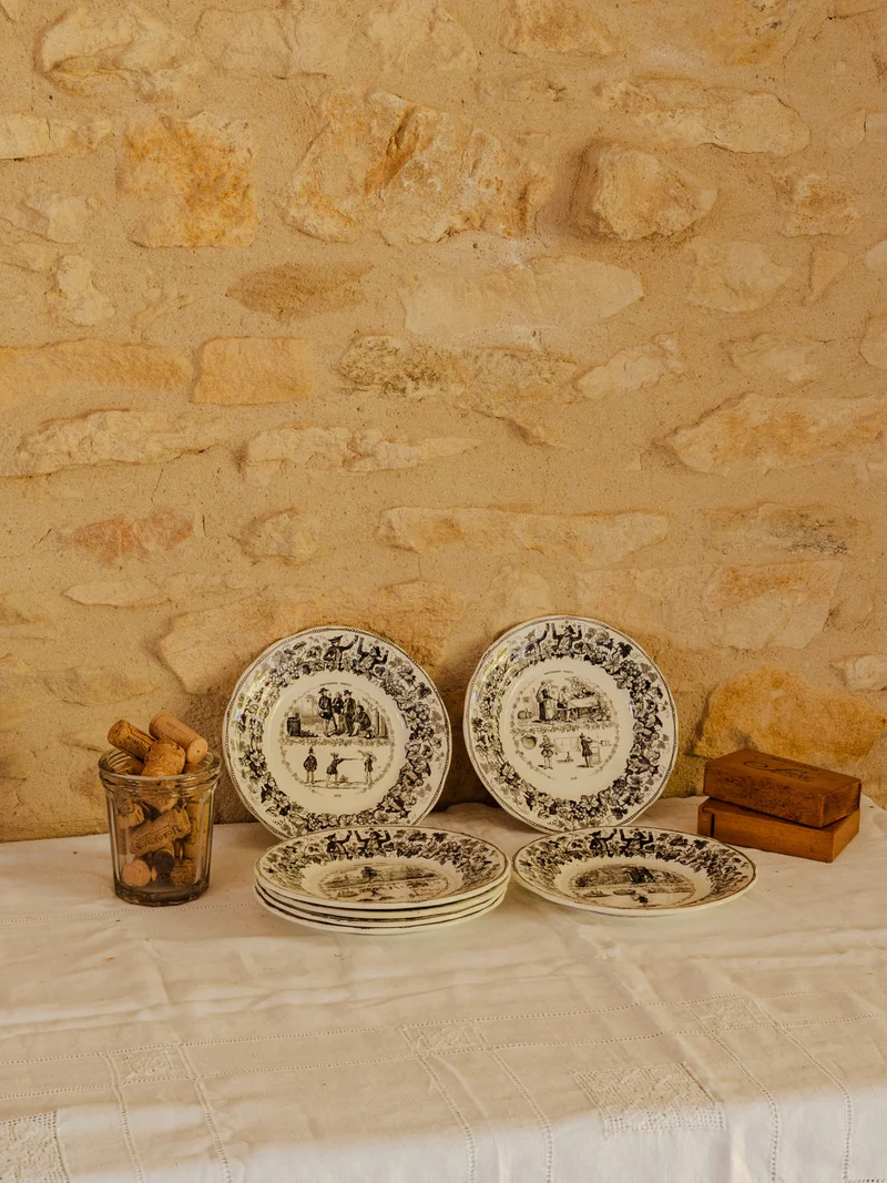Antoinette, le lot de 7 assiettes à dessert en porcelaine N°340