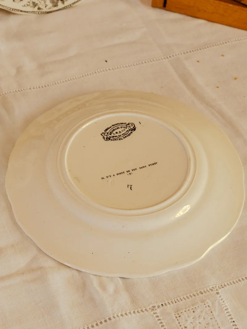 Antoinette, le lot de 7 assiettes à dessert en porcelaine N°340