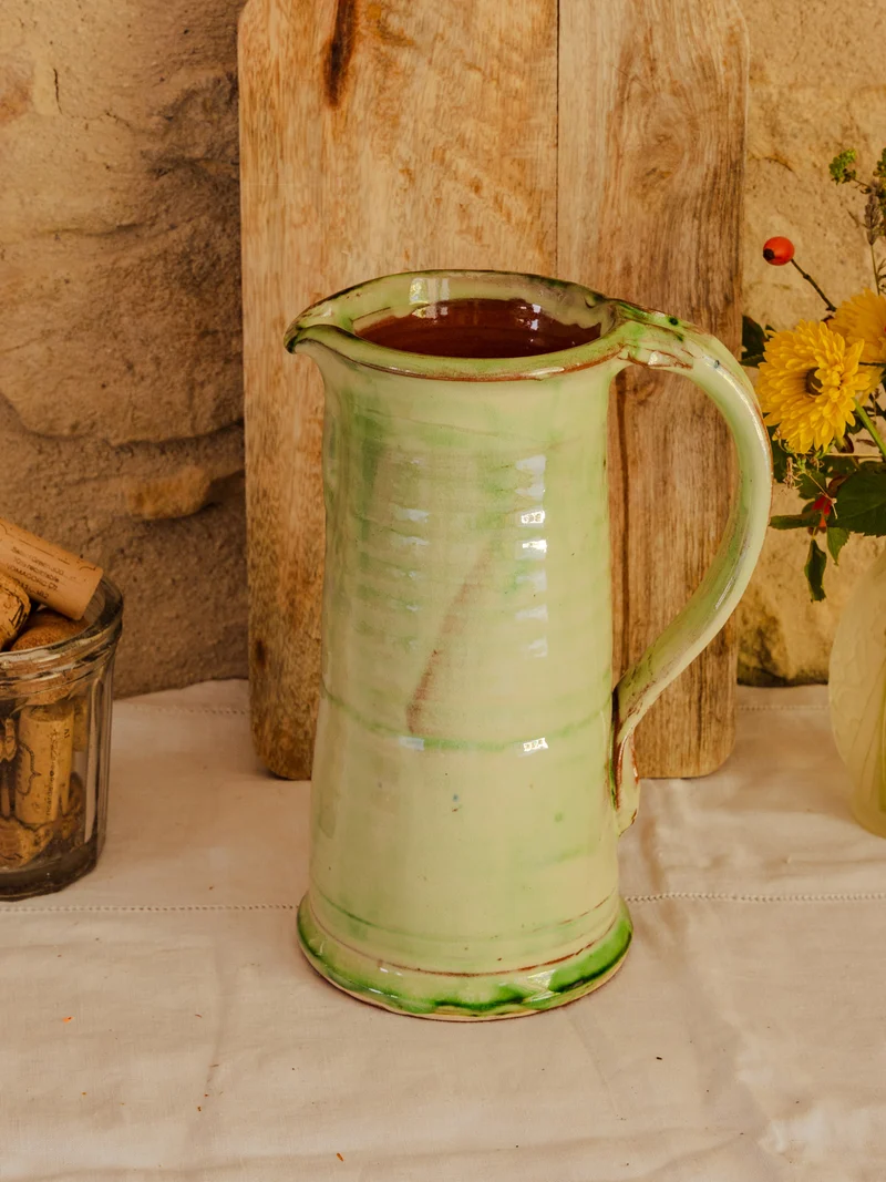Gabrielle, la carafe en céramique verte N°173