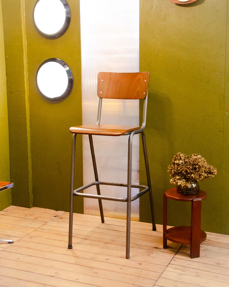 Pierre, le tabouret de bar en bois et métal N°700