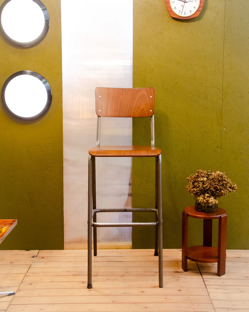 Pierre, le tabouret de bar en bois et métal N°700
