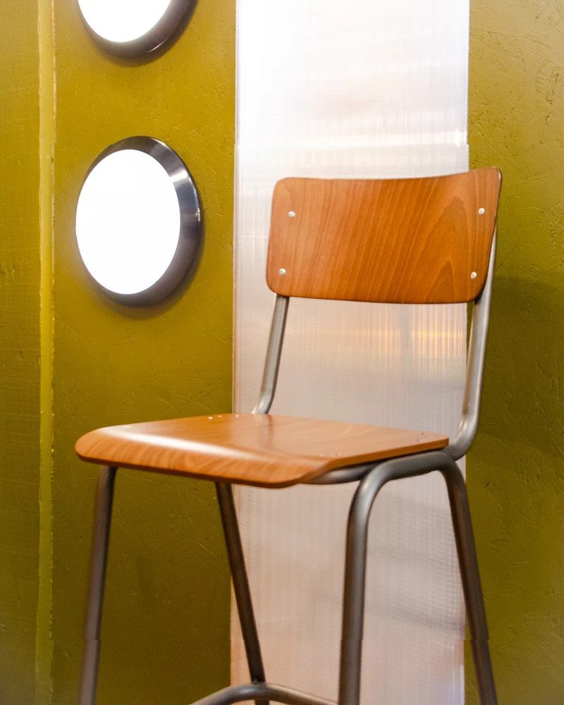 Pierre, le tabouret de bar en bois et métal N°700