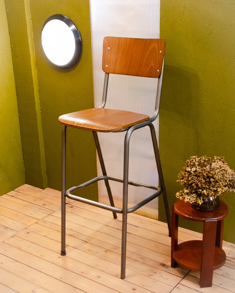 Pierre, le tabouret de bar en bois et métal N°700