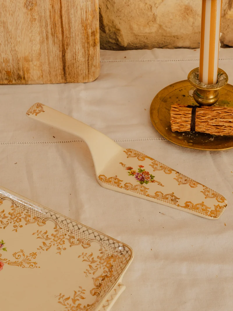 Nestor, le plat et la pelle à tarte en porcelaine N°768