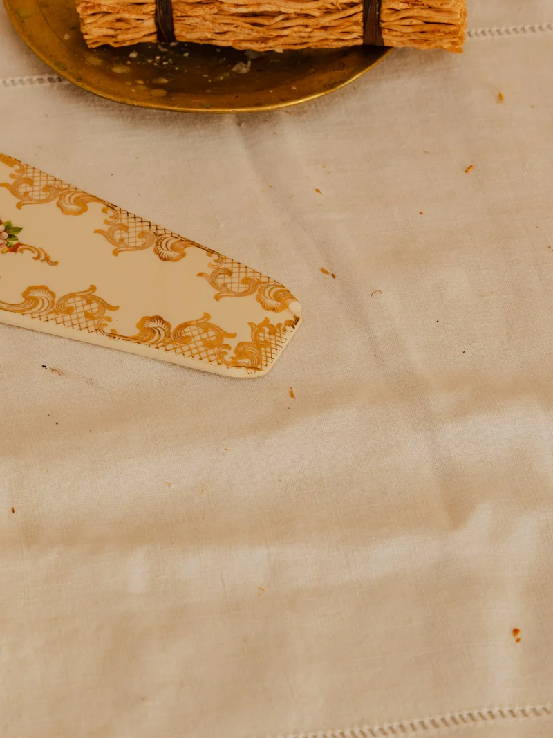 Nestor, le plat et la pelle à tarte en porcelaine N°768
