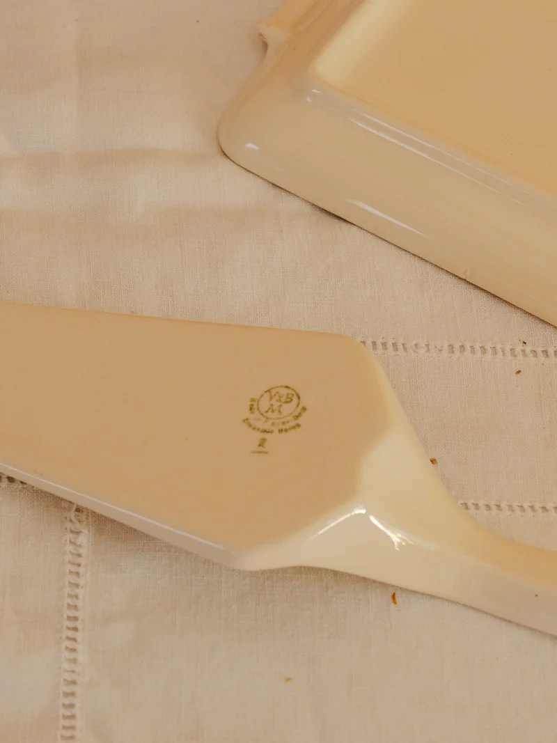 Nestor, le plat et la pelle à tarte en porcelaine N°768