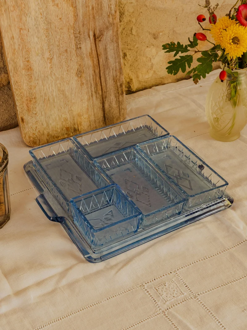Nestor, le plateau apéritif en verre bleu N°755