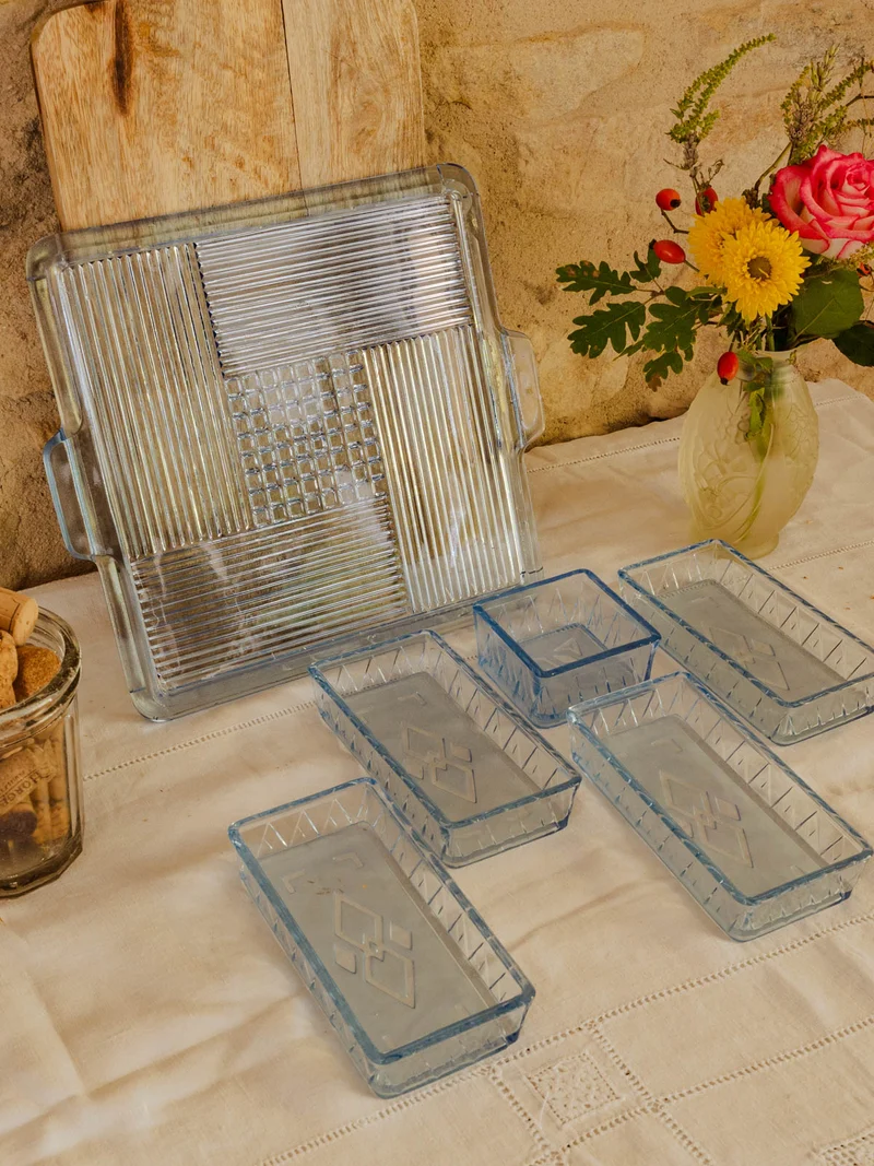 Nestor, le plateau apéritif en verre bleu N°755