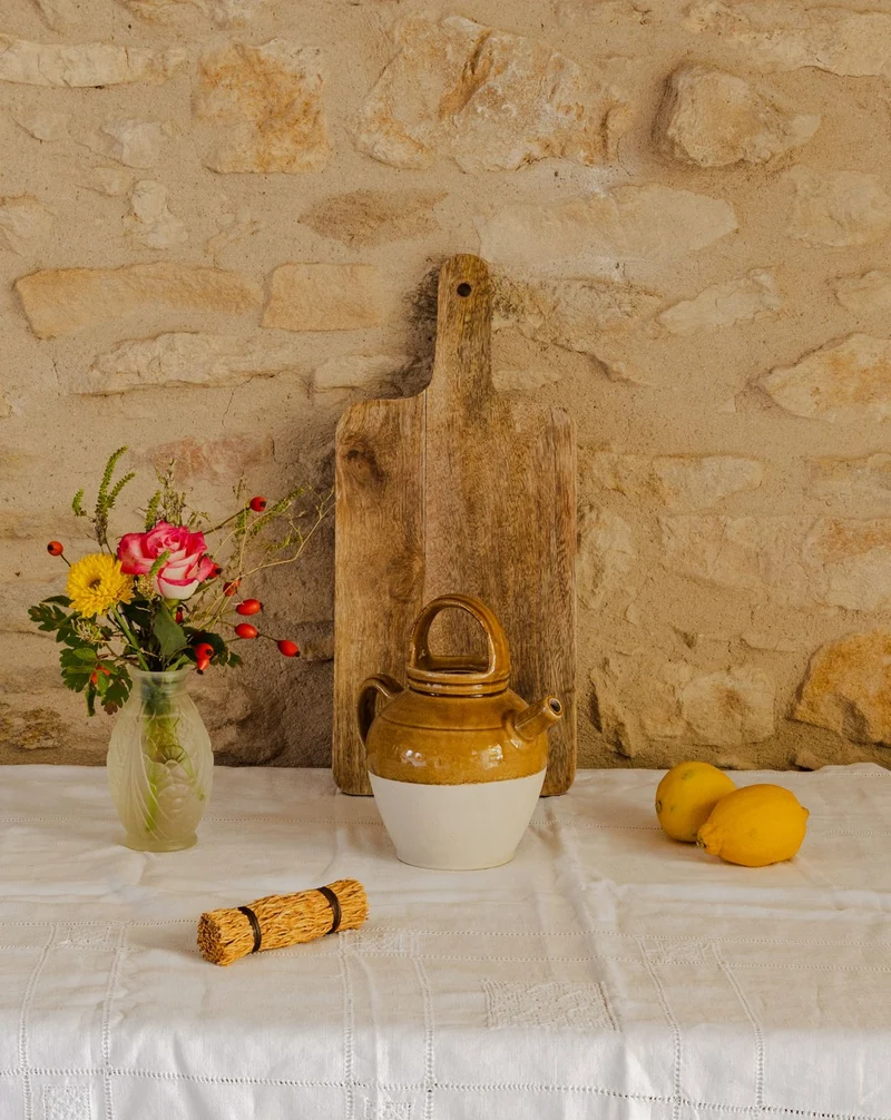 Gabrielle, la carafe en faïence beige et marron N°167