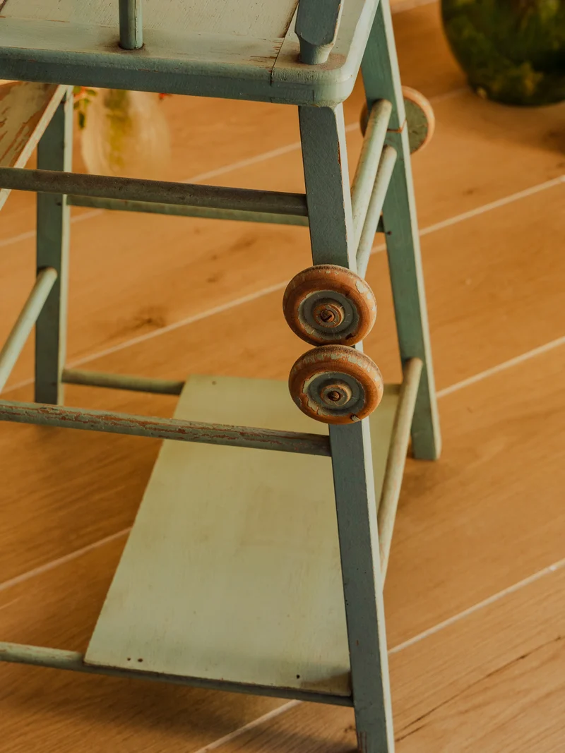 Alix, la chaise pour poupées en bois bleu N°1154