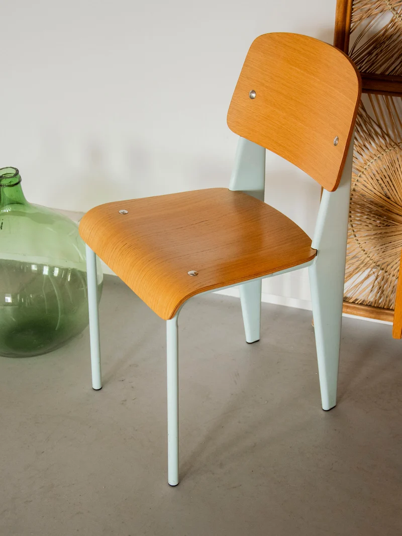 Alma, la chaise scandinave aux pieds bleu ciel N°1921