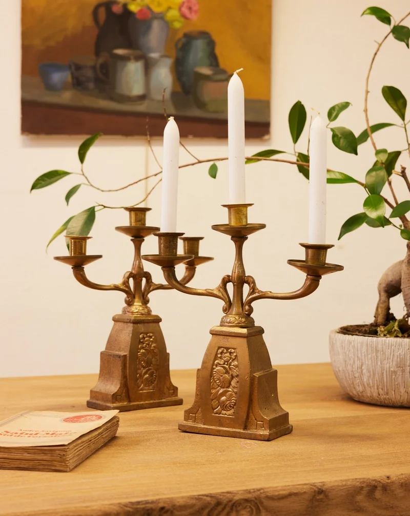 Ulysse, la paire de bougeoirs Art déco en métal doré N°129