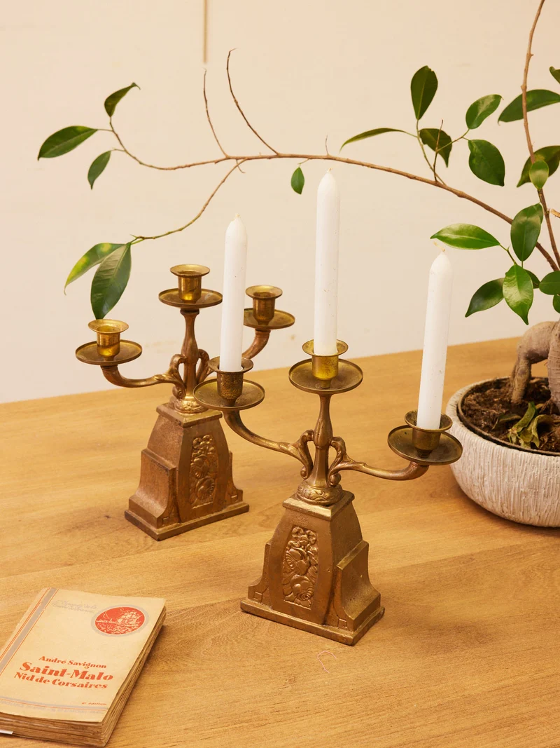 Ulysse, la paire de bougeoirs Art déco en métal doré N°129