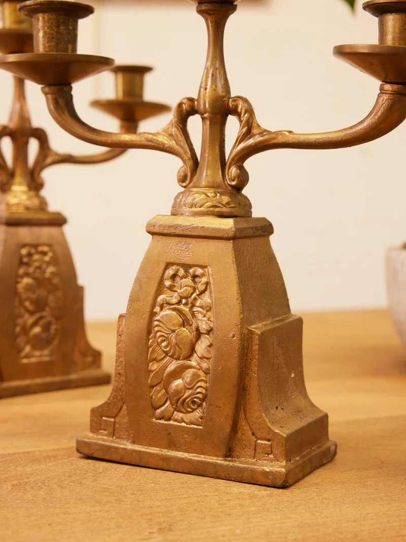 Ulysse, la paire de bougeoirs Art déco en métal doré N°129