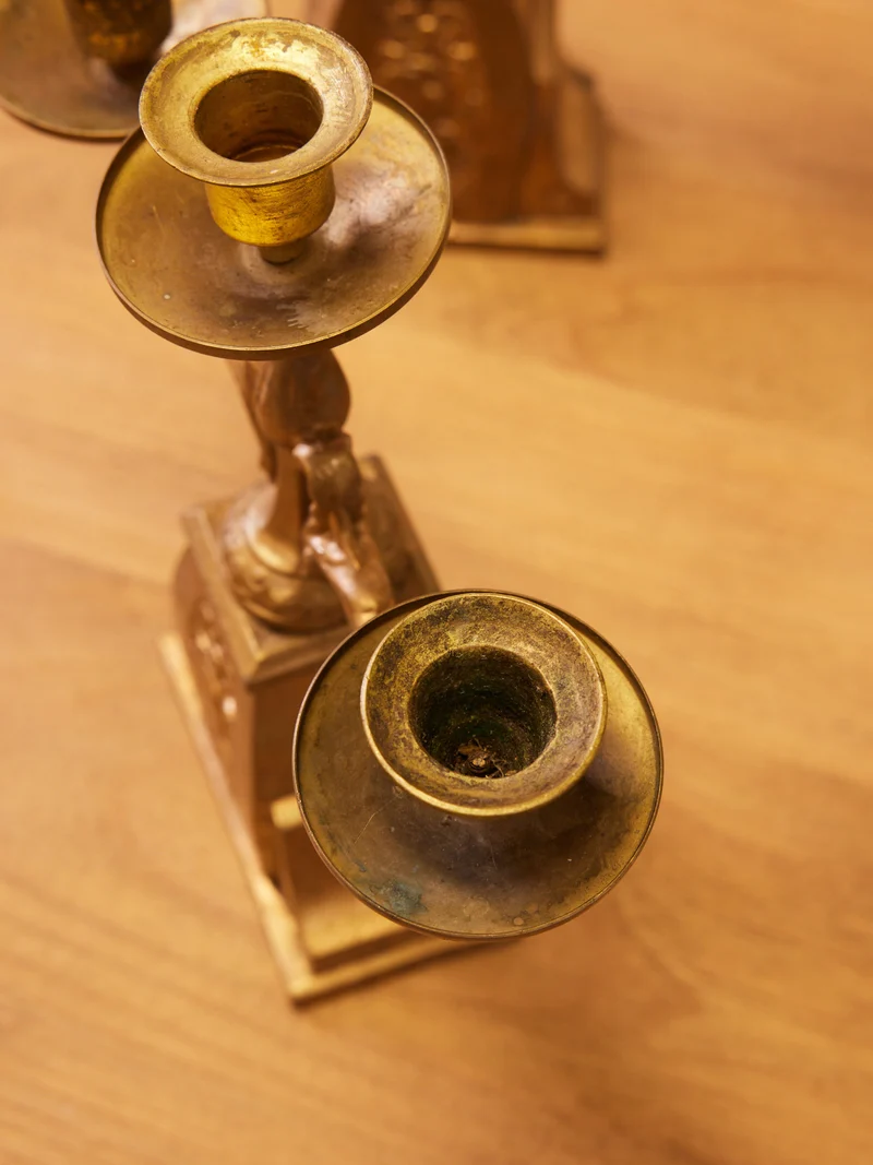 Ulysse, la paire de bougeoirs Art déco en métal doré N°129