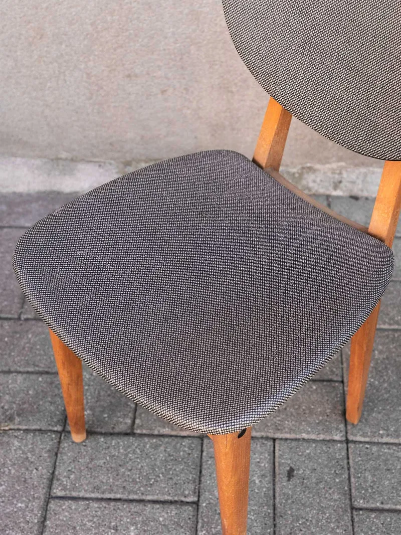 Alma, la chaise vintage en bois et revêtement synthétique N°1945