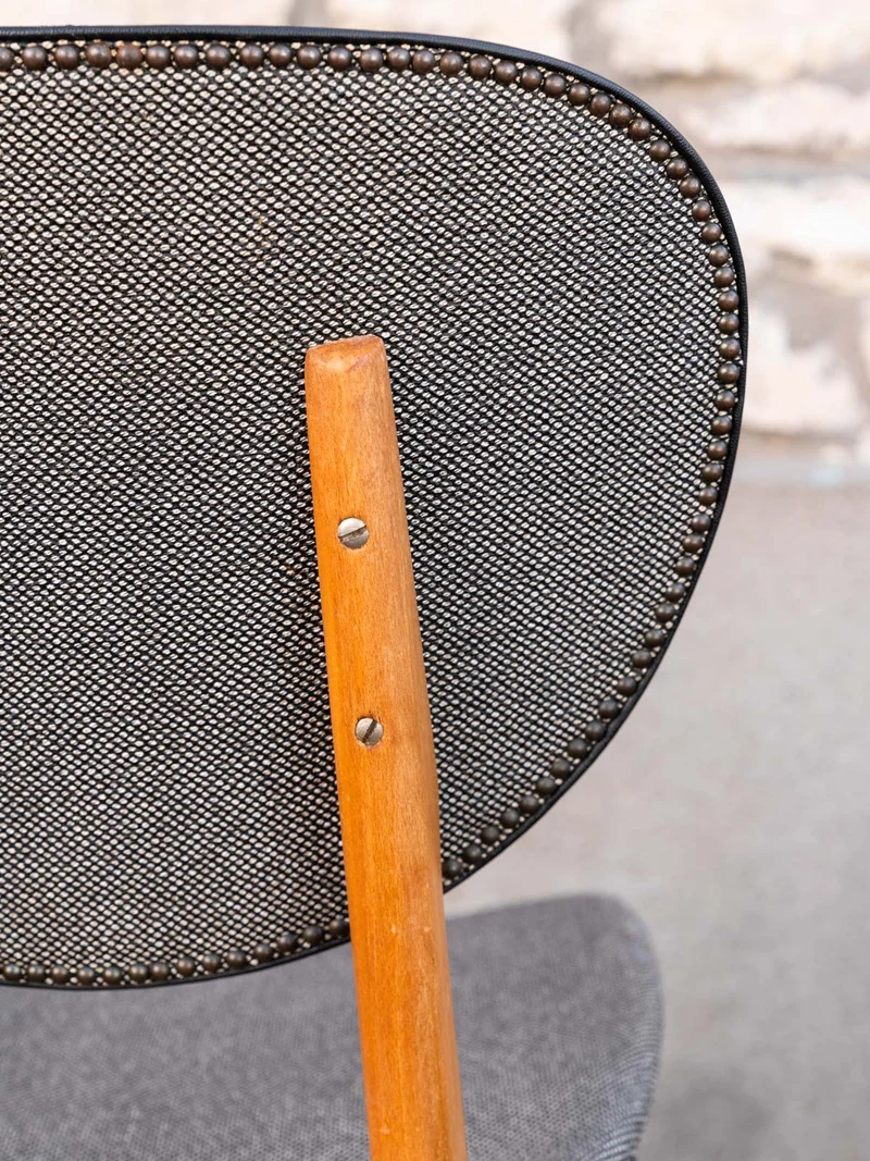 Alma, la chaise vintage en bois et revêtement synthétique N°1945