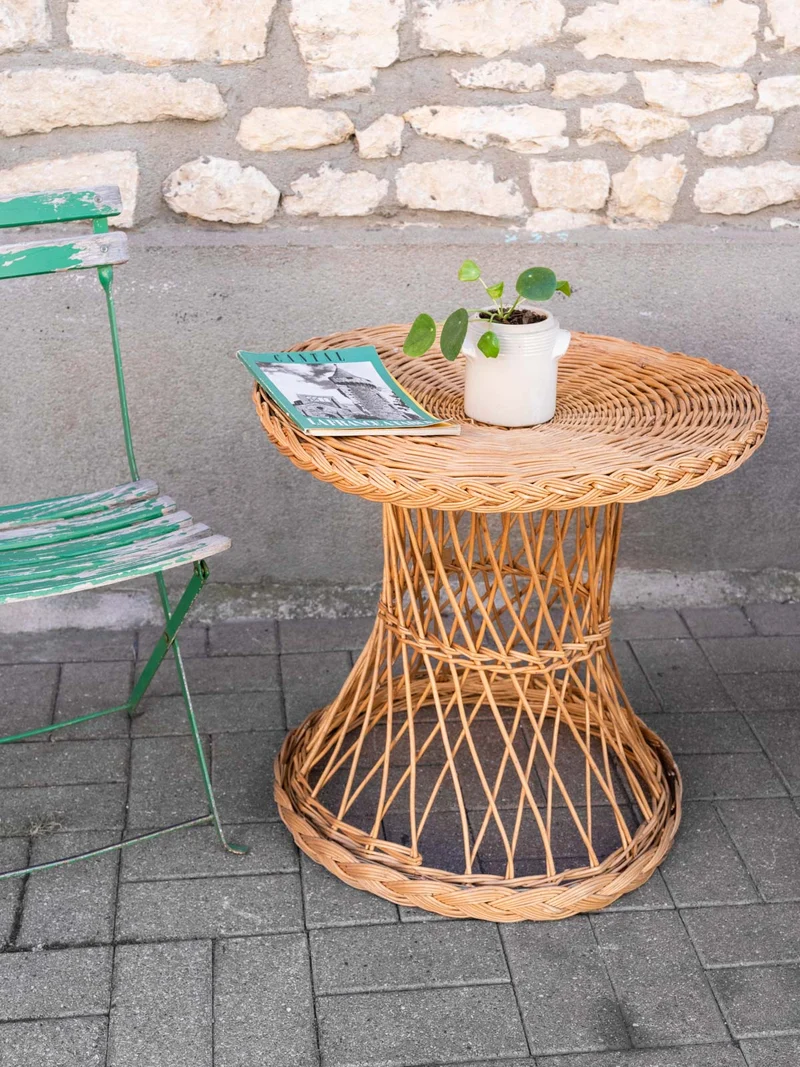 Francine, la table d'appoint ronde en rotin N°1545