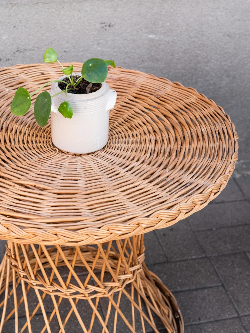 Francine, la table d'appoint ronde en rotin N°1545