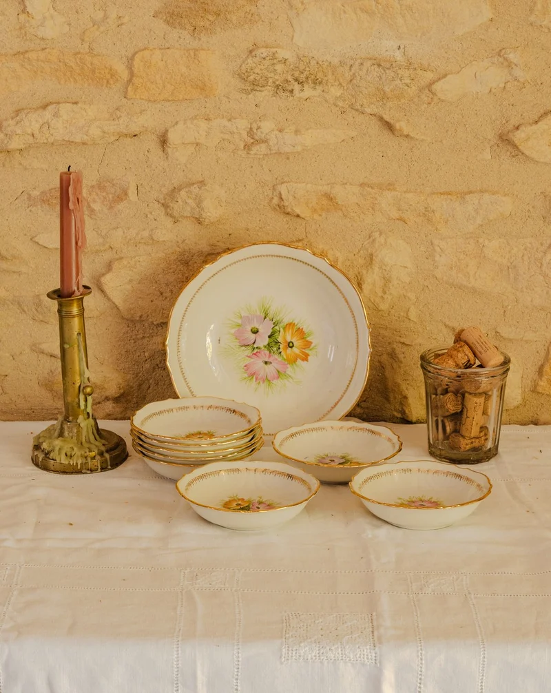 Nestor, le lot de 8 coupelles et saladier en porcelaine N°762