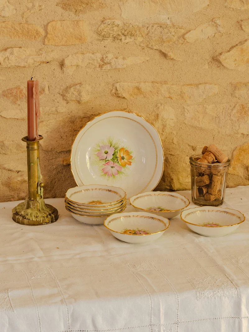 Nestor, le lot de 8 coupelles et saladier en porcelaine N°762
