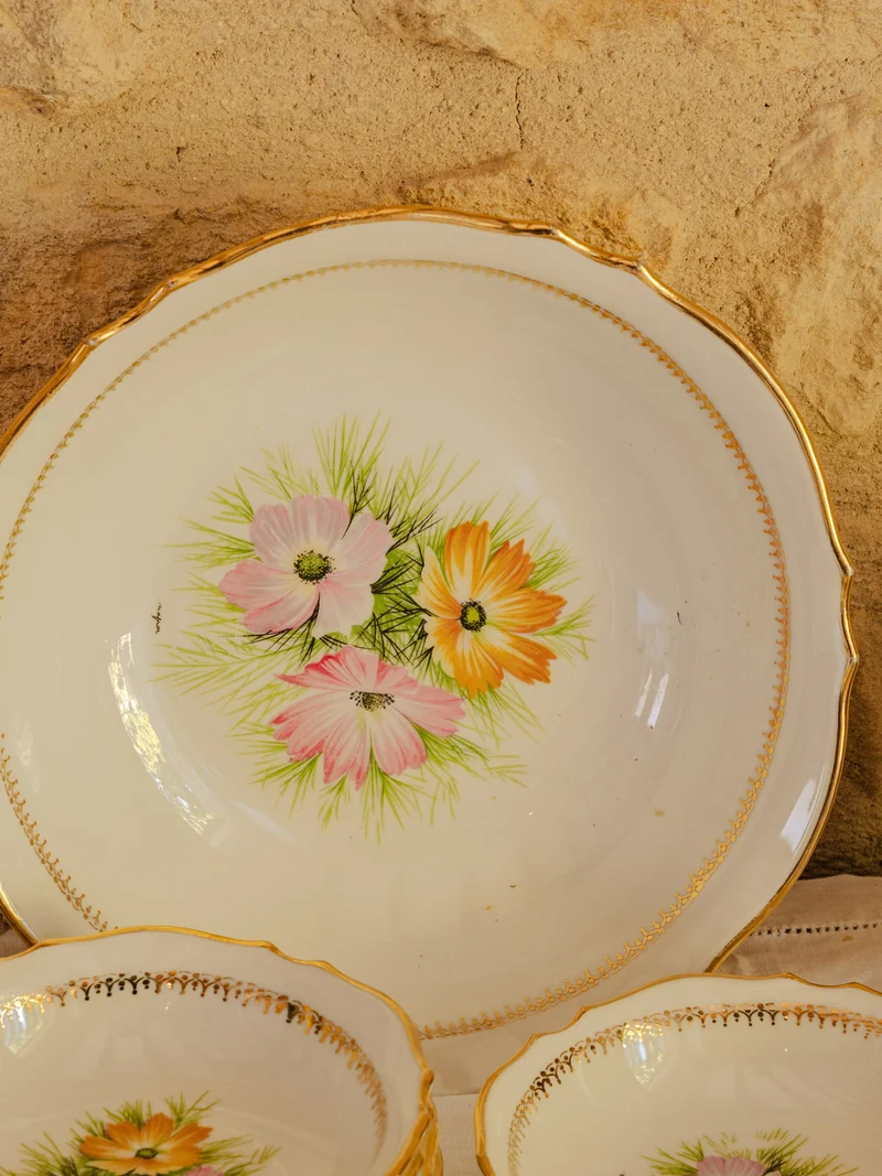 Nestor, le lot de 8 coupelles et saladier en porcelaine N°762