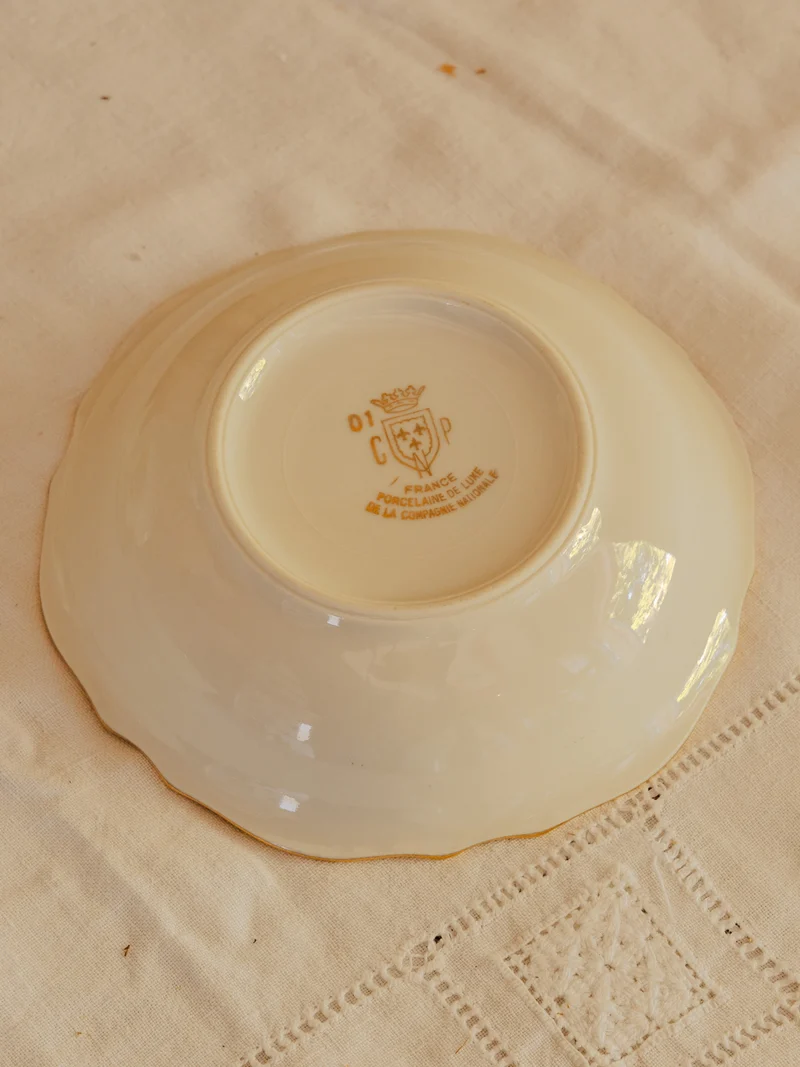 Nestor, le lot de 8 coupelles et saladier en porcelaine N°762