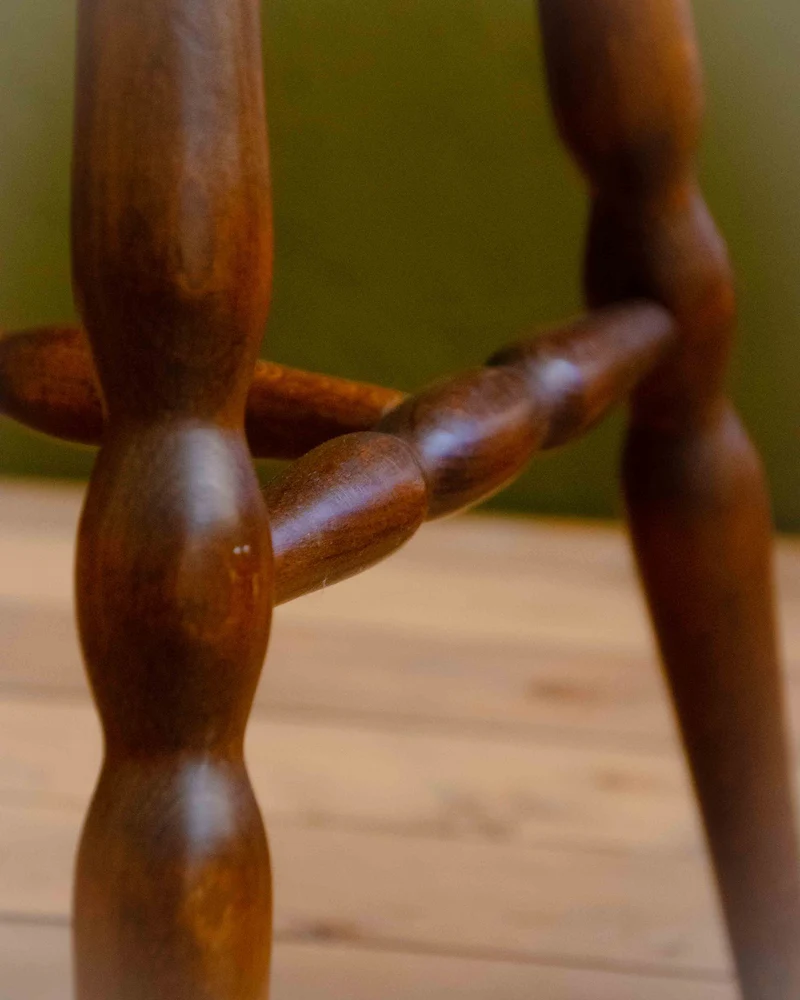 Claude, la paire de chaises en bois N°1589