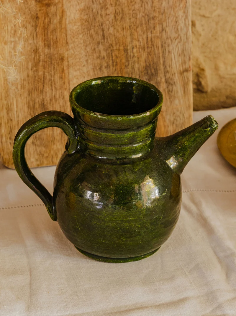 Gabrielle, la carafe en céramique verte N°169