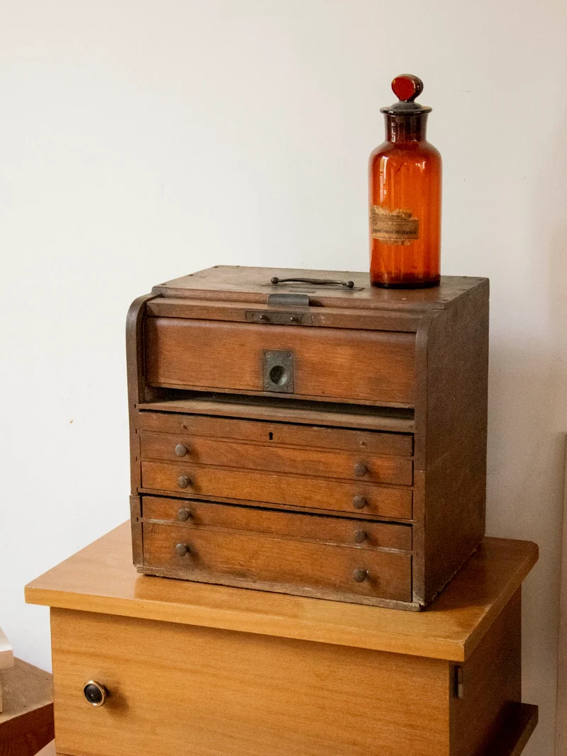 Fernand, le meuble de métier aux multiples rangements N°437