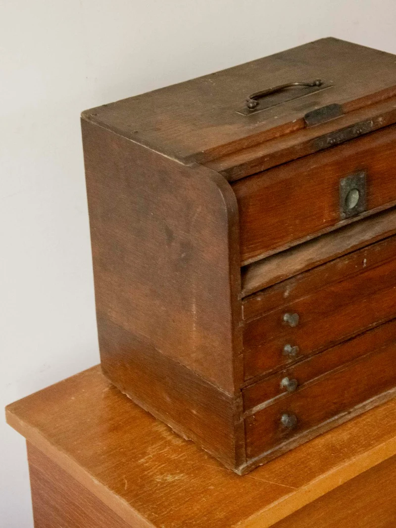 Fernand, le meuble de métier aux multiples rangements N°437