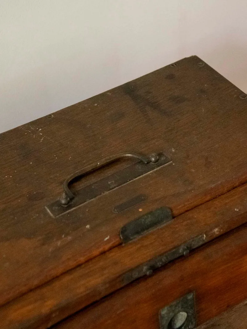 Fernand, le meuble de métier aux multiples rangements N°437