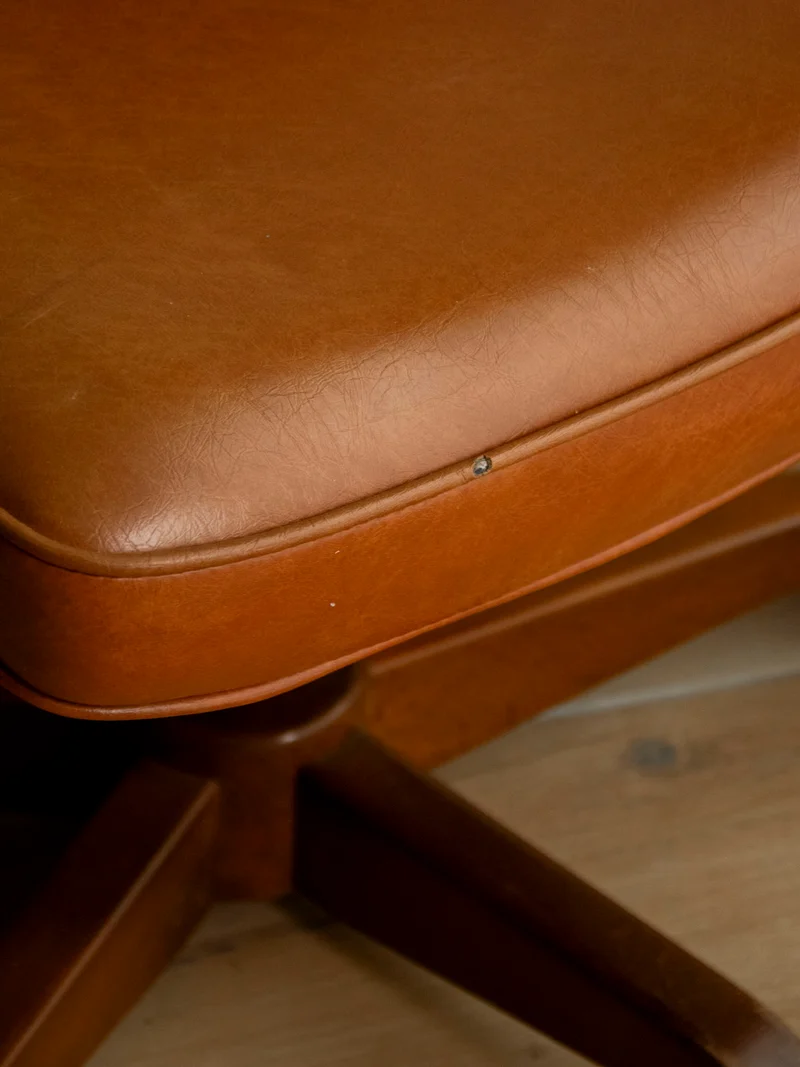 Jakob, le fauteuil de bureau en skaï cognac N°1344