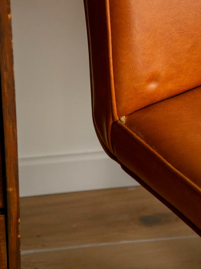 Jakob, le fauteuil de bureau en skaï cognac N°1344