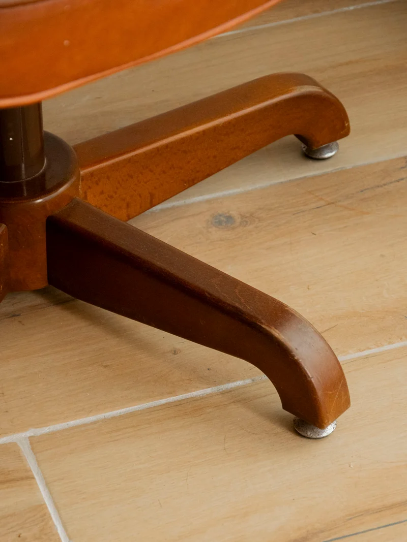 Jakob, le fauteuil de bureau en skaï cognac N°1344