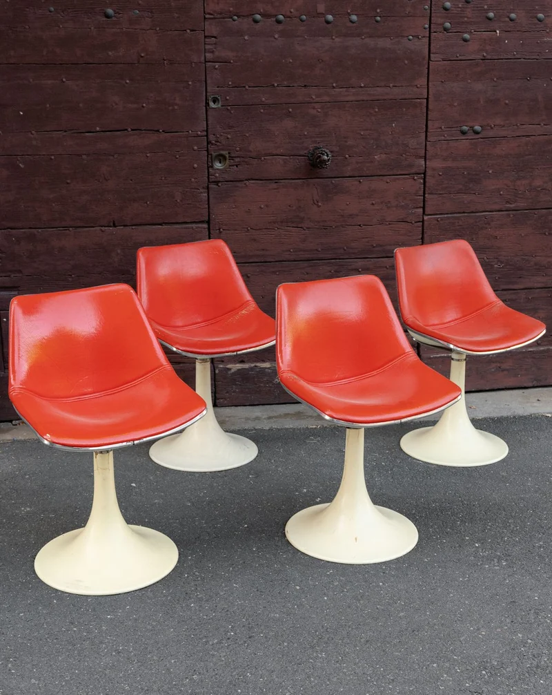 Alma, le lot de 4 chaises à piètement tulipe en skaï rouge style Space Age N°1944