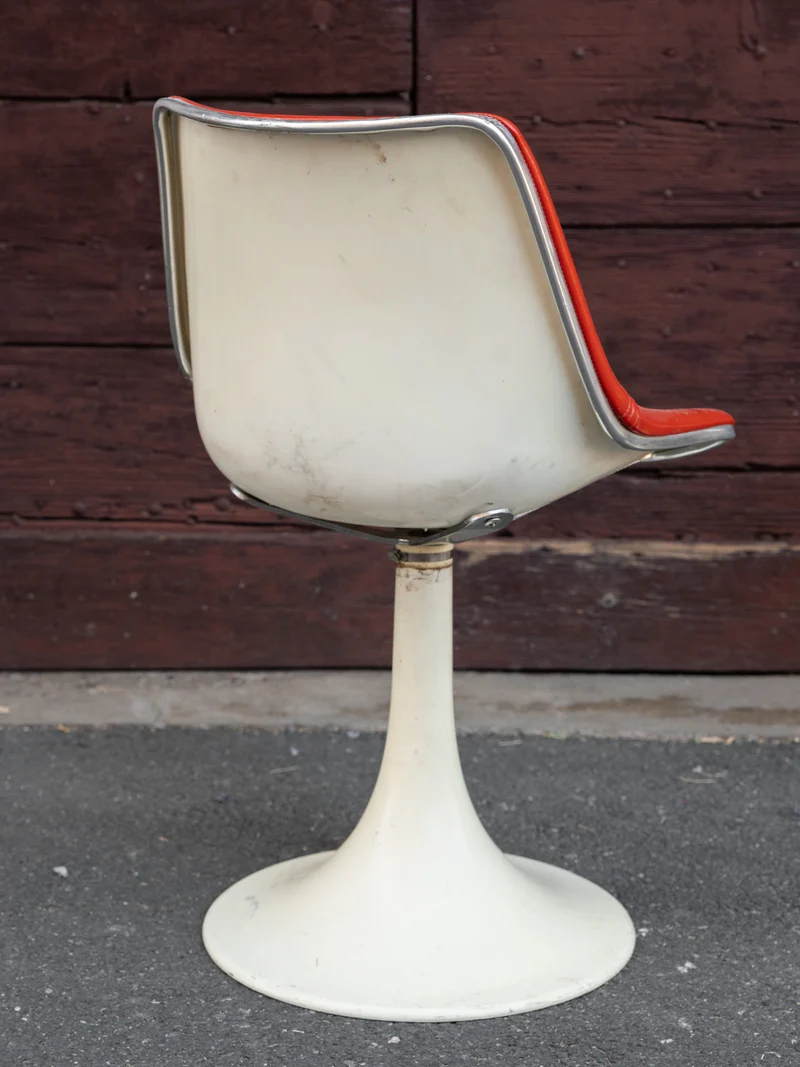 Alma, le lot de 4 chaises à piètement tulipe en skaï rouge style Space Age N°1944